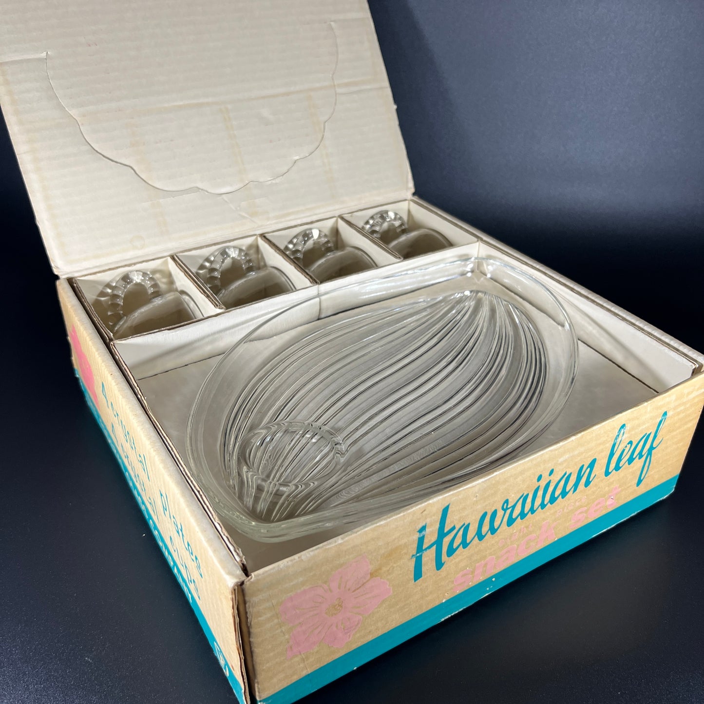 Federal Glass Hawaiian Leaf Snack Set