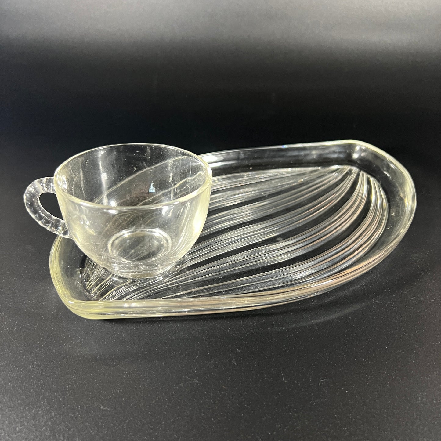 Federal Glass Hawaiian Leaf Snack Set
