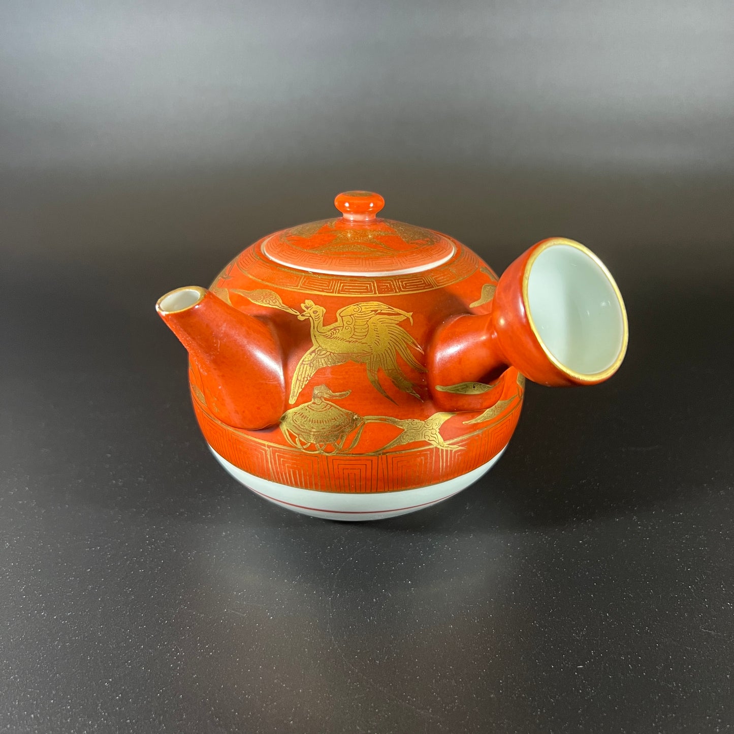 Kutani Red Chinese Tea Pot with Gold Accents