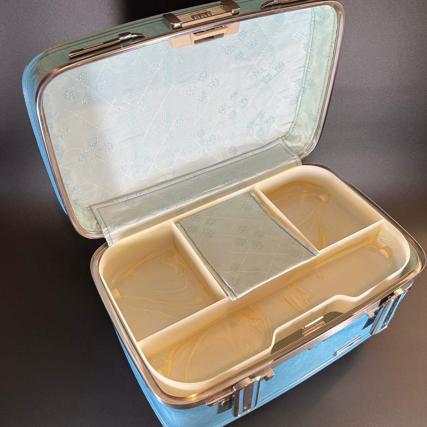 American Tourister Baby Blue Cosmetics Case