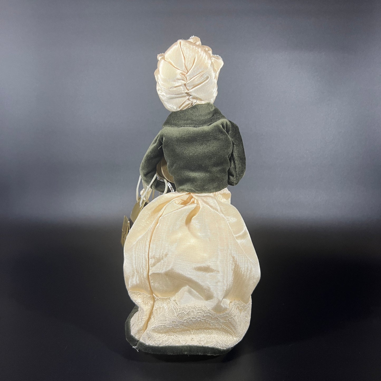 Byers Choice African American Woman with Hat box and Shopping bag