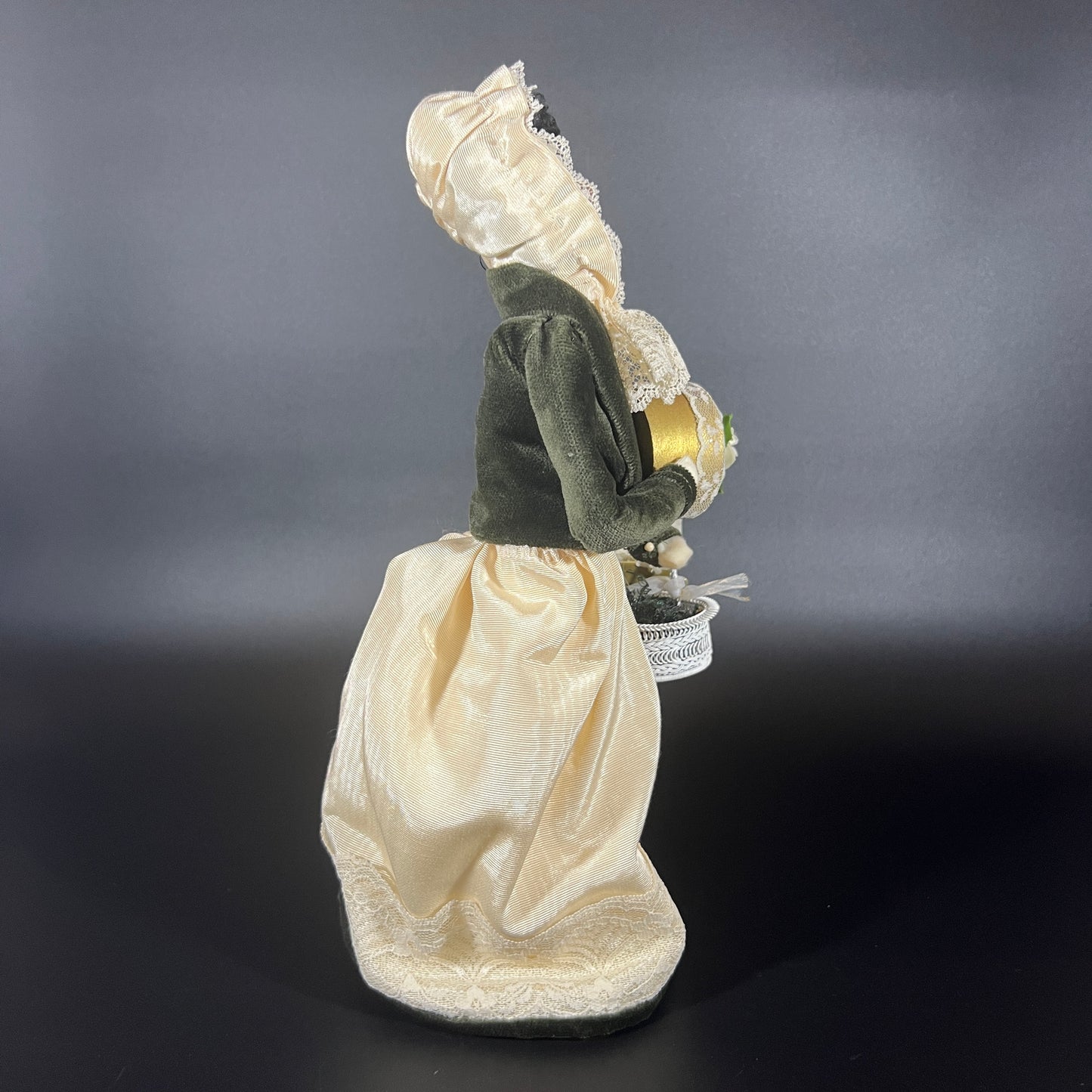 Byers Choice African American Woman with Hat box and Shopping bag