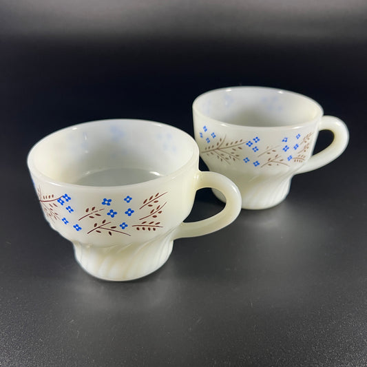 Termocrisa White Milk Glass Pair