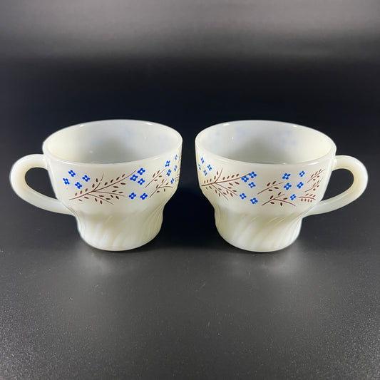 Termocrisa White Milk Glass Pair
