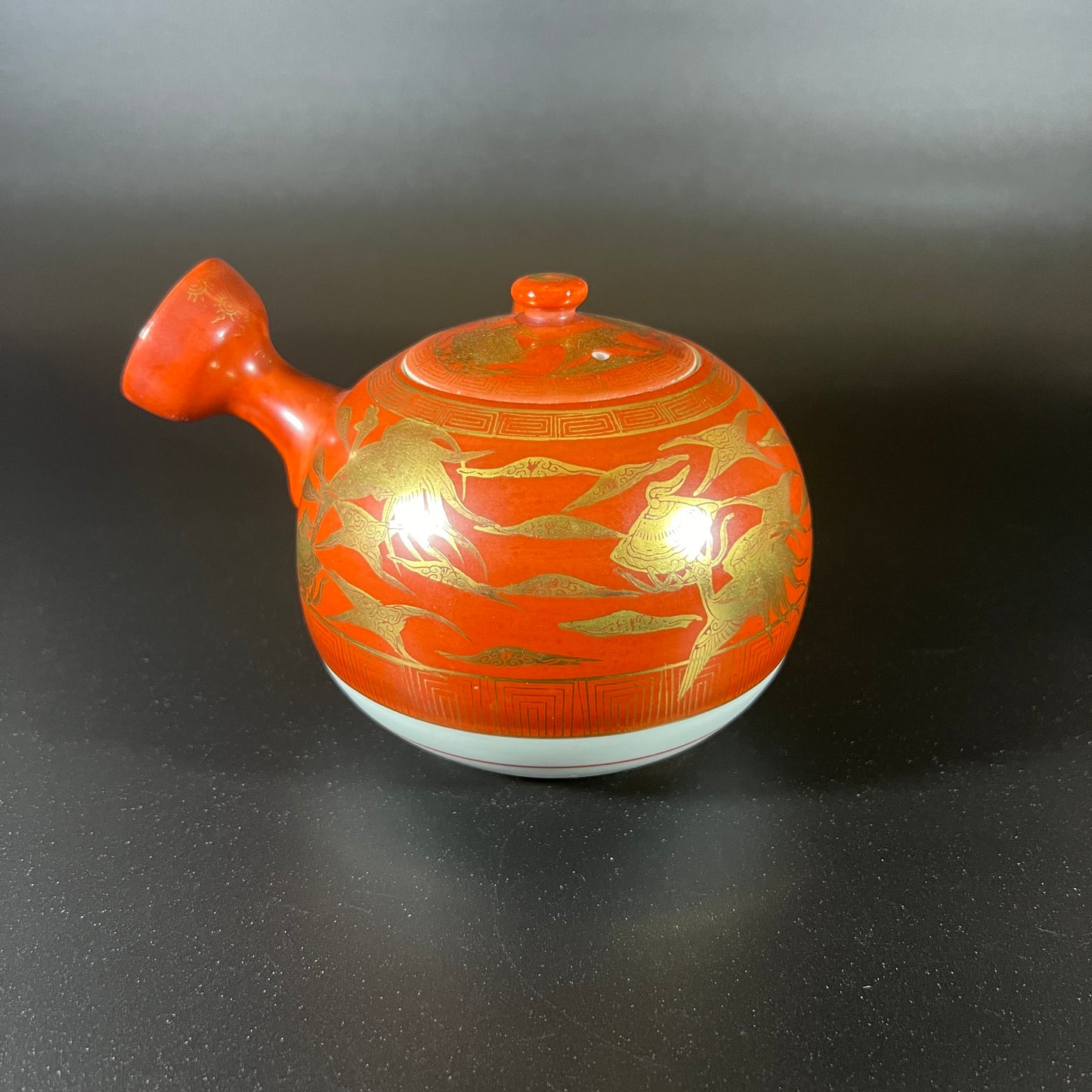 Kutani Red Chinese Tea Pot with Gold Accents