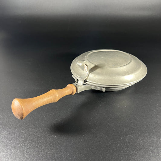 Vintage Bulter's Crumb Catcher