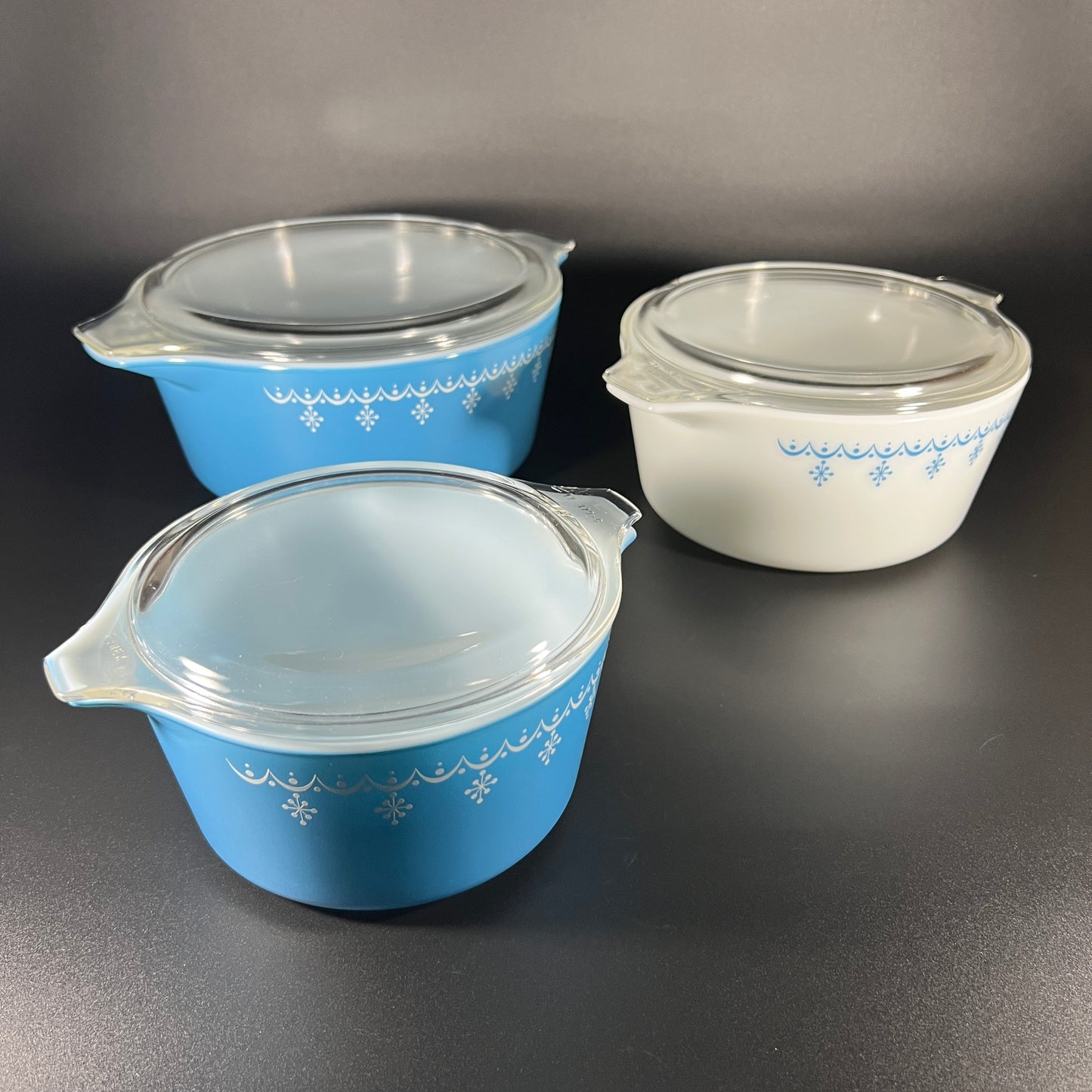 Pyrex Serving Bowl Set with lids (3 piece set)