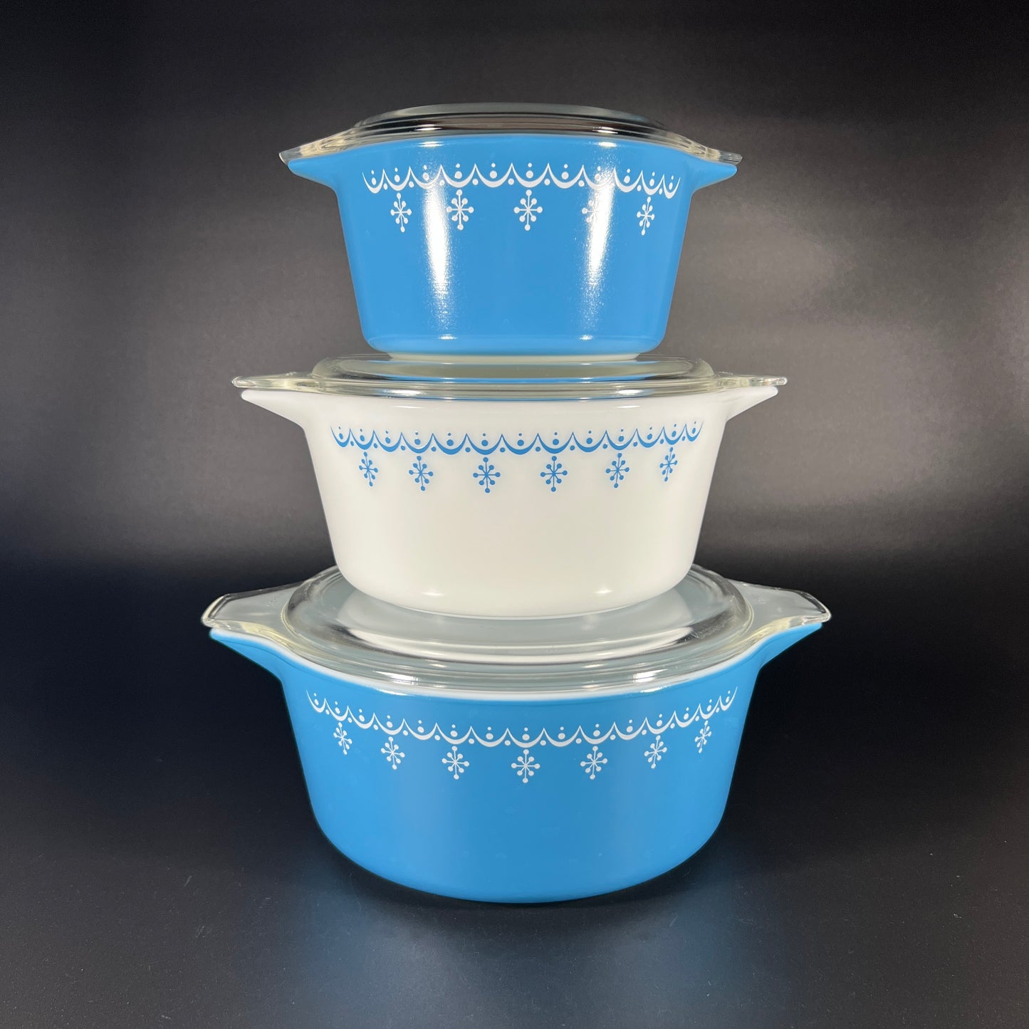 Pyrex Serving Bowl Set with lids (3 piece set)