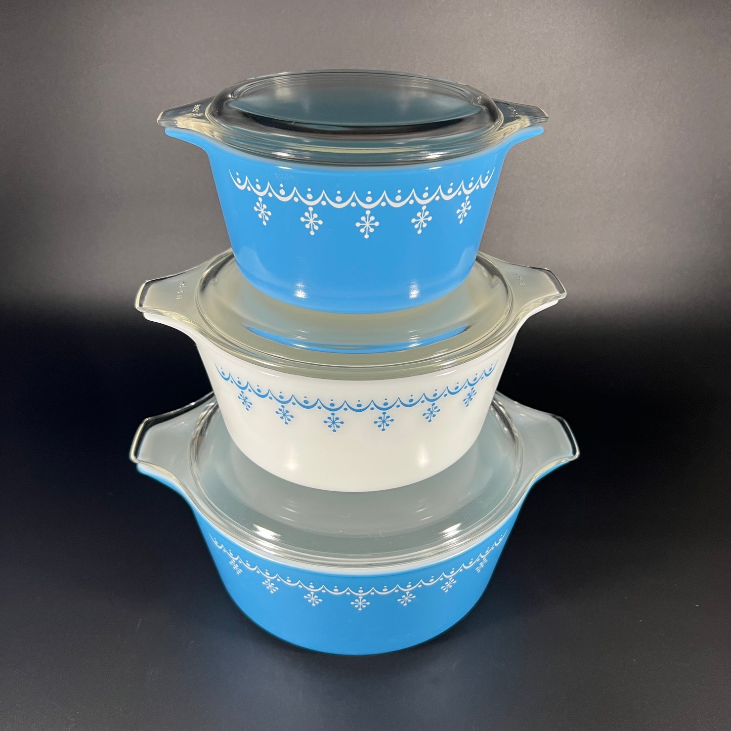 Pyrex Serving Bowl Set with lids (3 piece set)