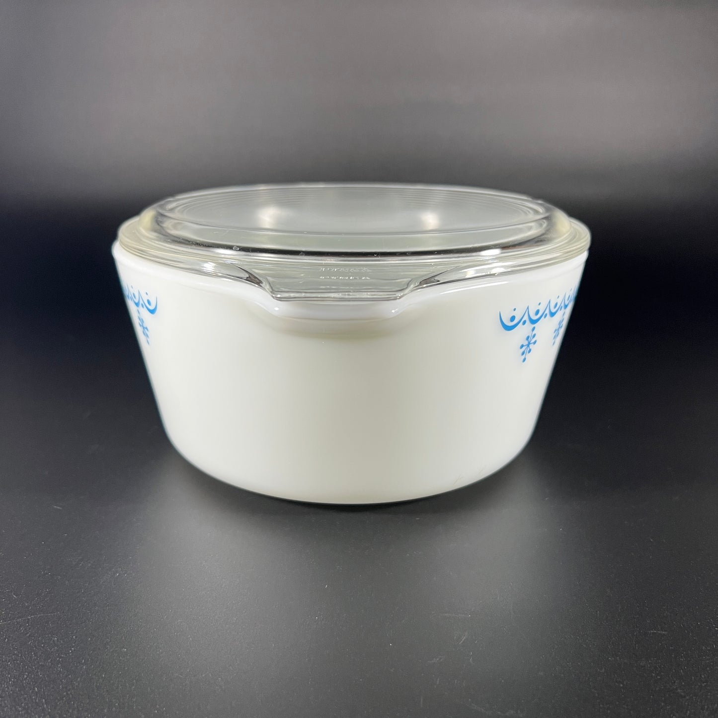 Pyrex Serving Bowl Set with lids (3 piece set)