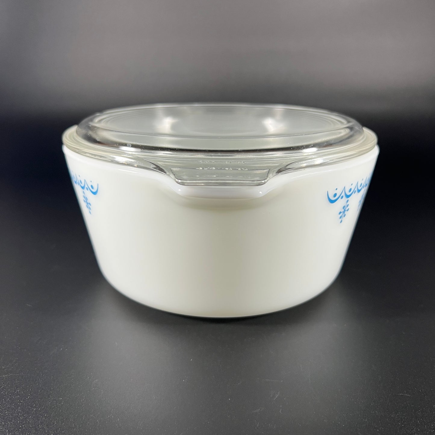 Pyrex Serving Bowl Set with lids (3 piece set)