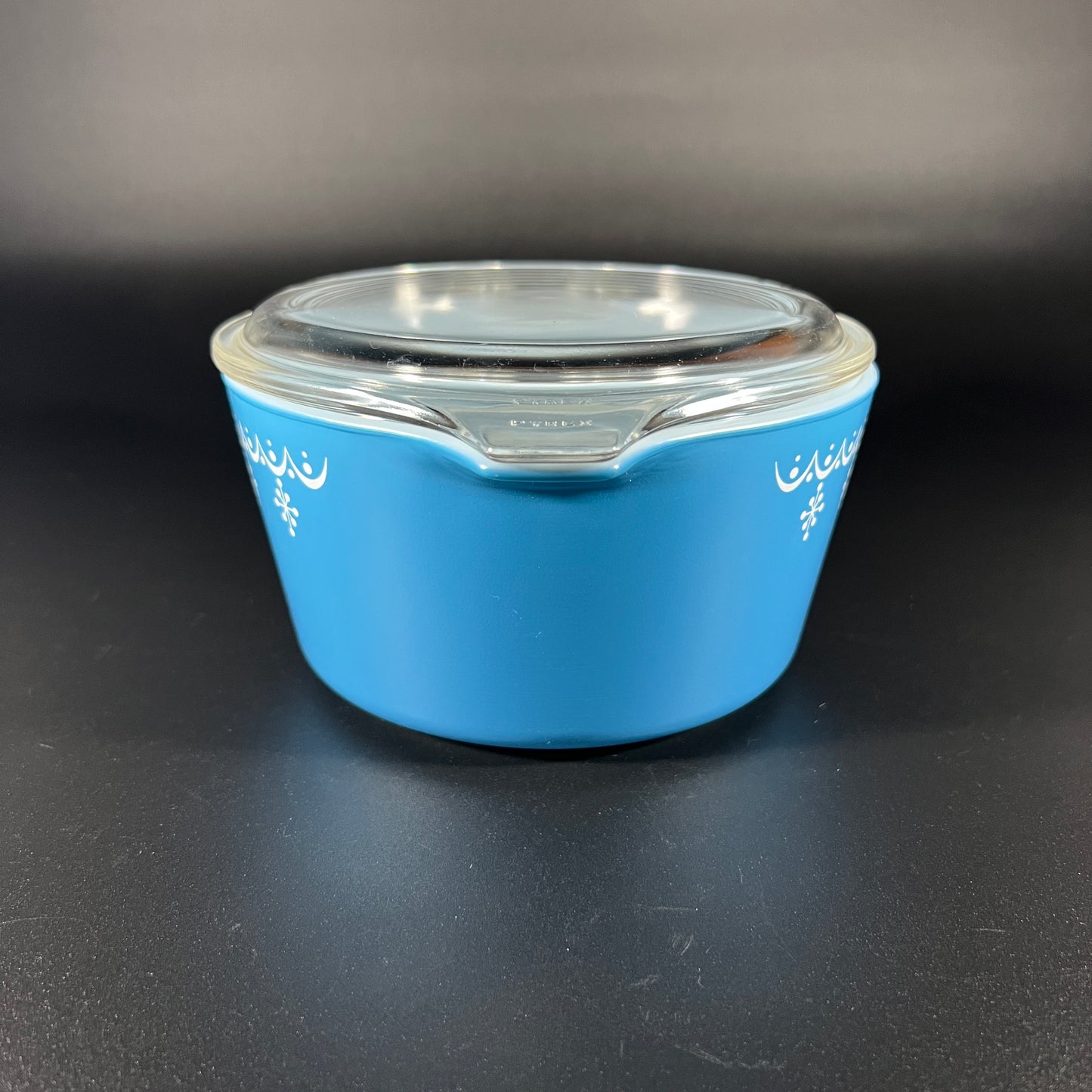 Pyrex Serving Bowl Set with lids (3 piece set)