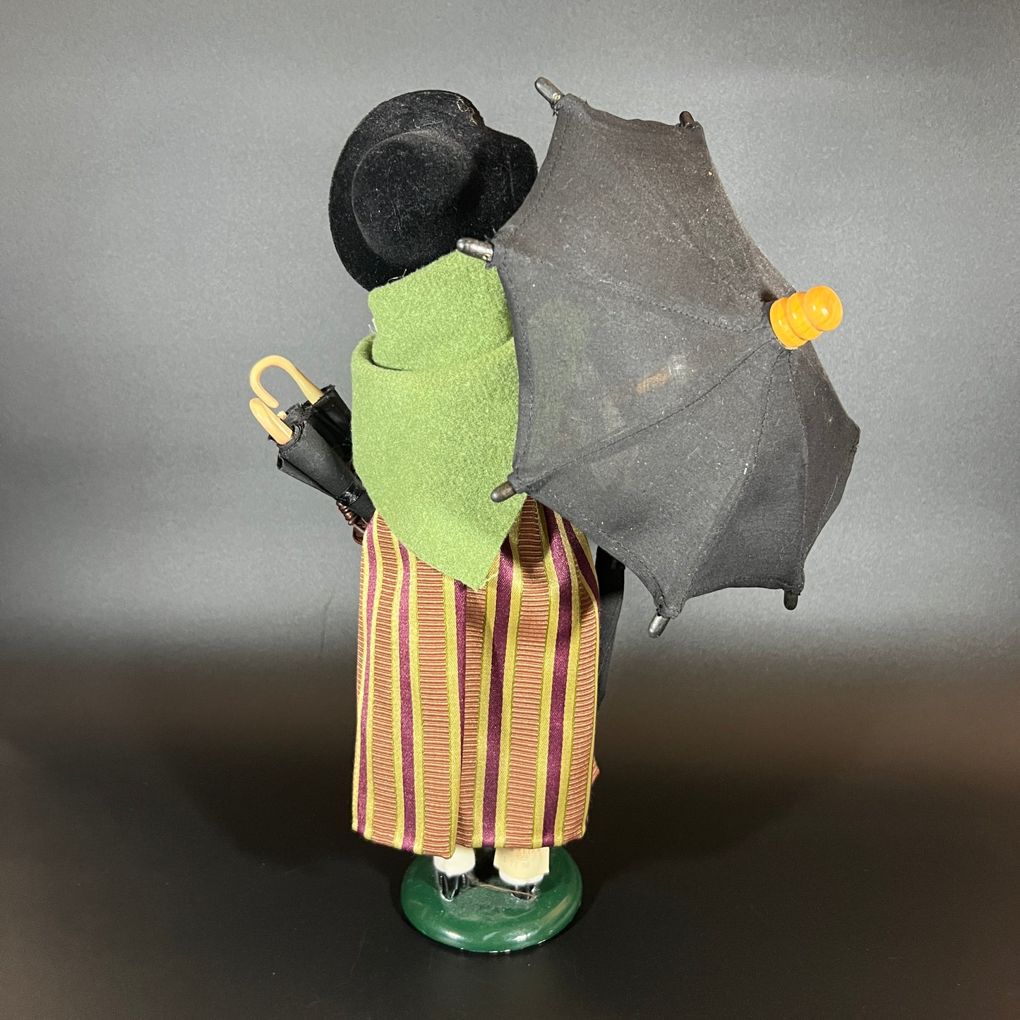 Byers Choice Doll - Woman Caroler Selling Bumpershoots or Umbrellas