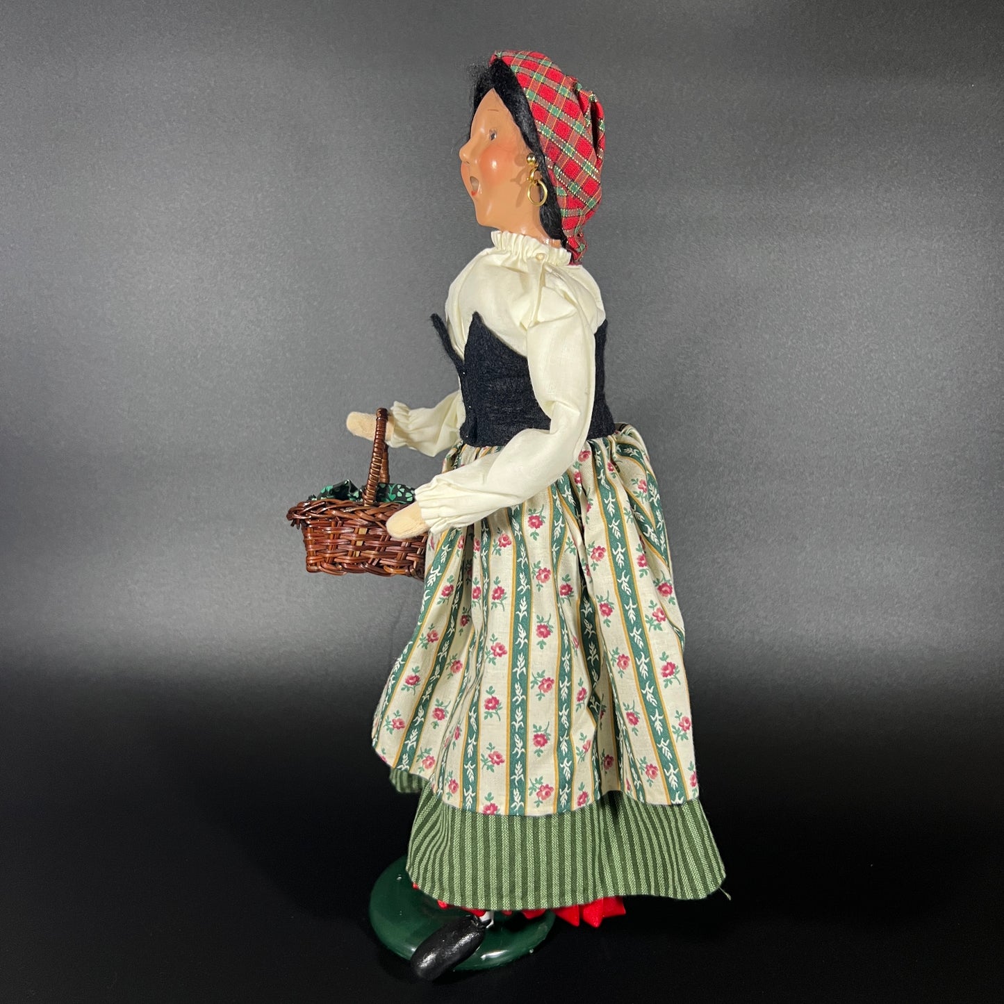 Byers Choice Doll - Gypsy Woman Caroler