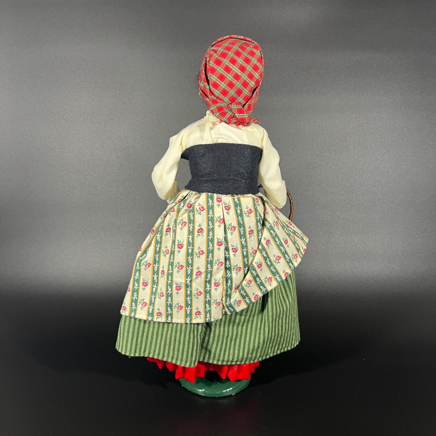 Byers Choice Doll - Gypsy Woman Caroler