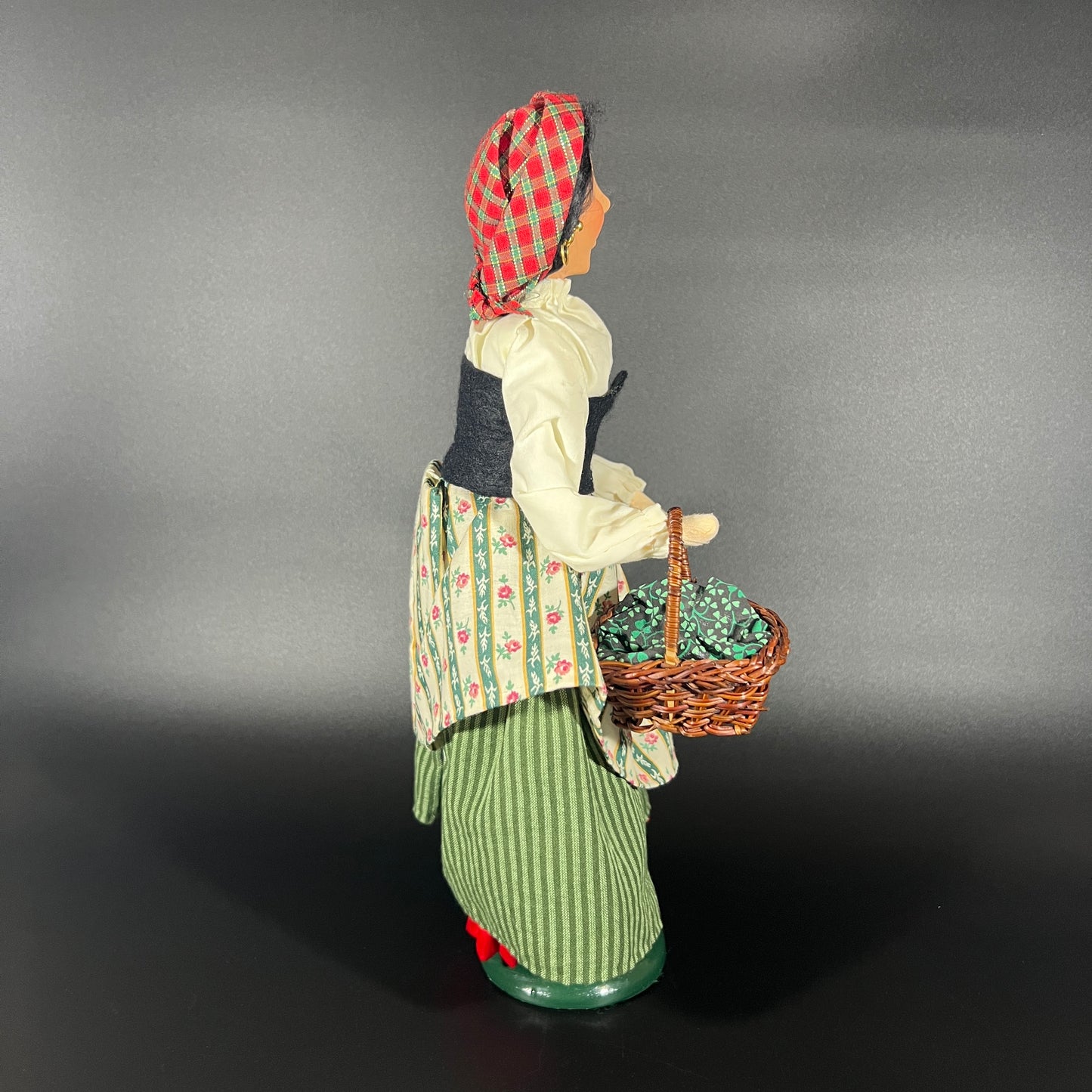 Byers Choice Doll - Gypsy Woman Caroler